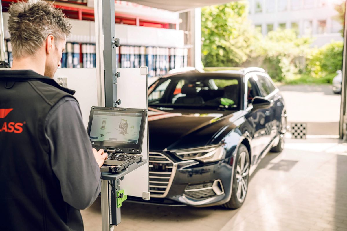Auch Autoglas-Spezialist Carglass ist auf die Reparaturdaten der Autohesteller angewiesen. Foto: Carglass